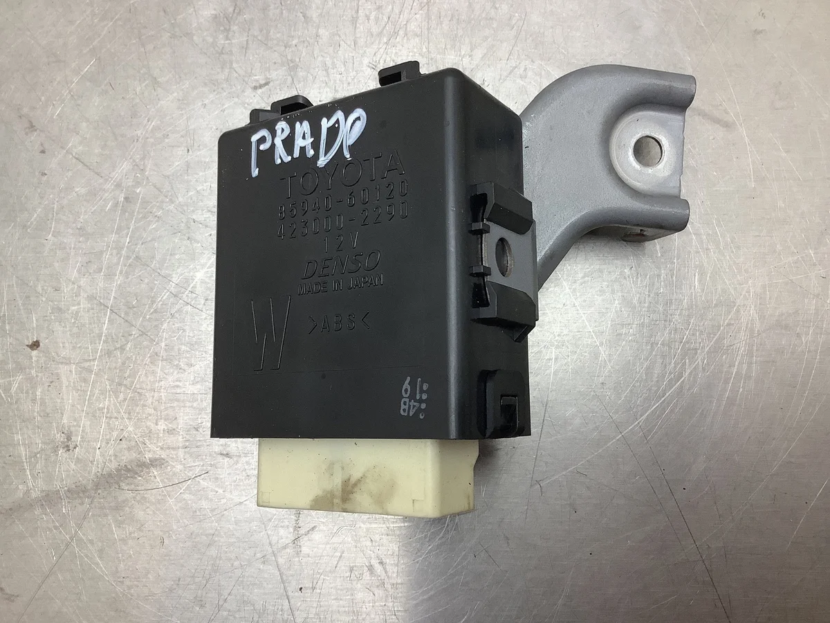 Relais essuie-glace Toyota Land Cruiser J150