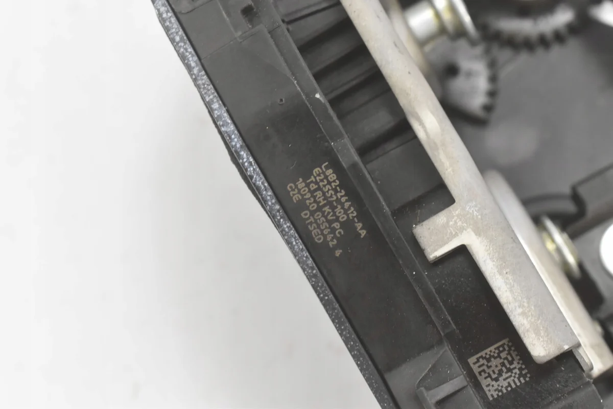 Verrou hayon L8B2-404D88-AA Land Rover Defender image 6