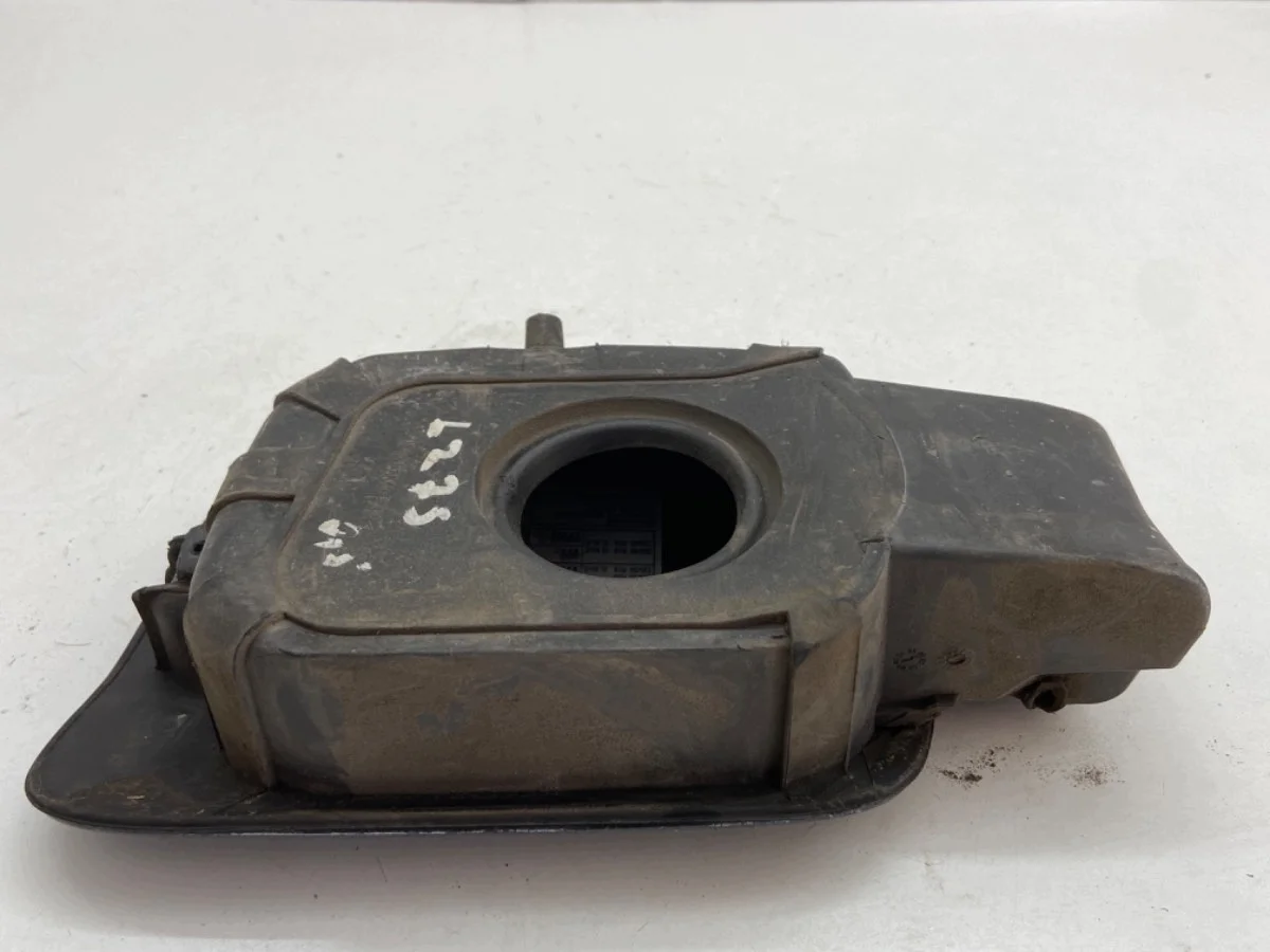 Audi A8 D3 4E0809857E trappe carburant image 3