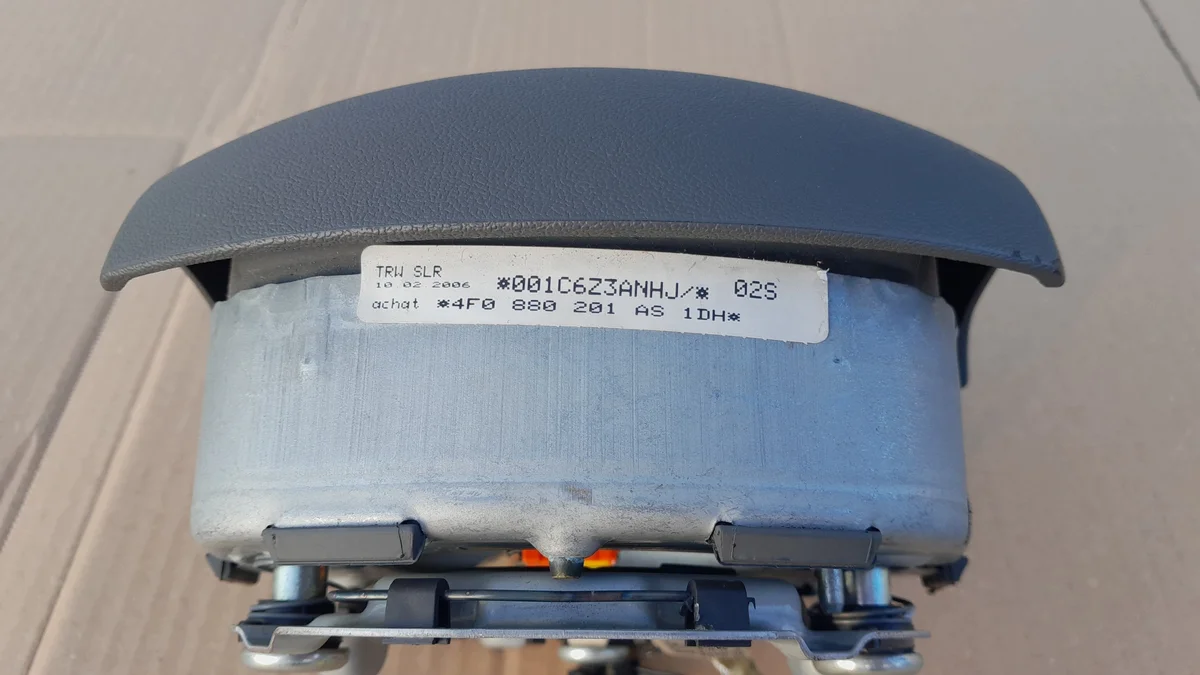 Airbag conducteur Audi A6 C6 4 branches image 6