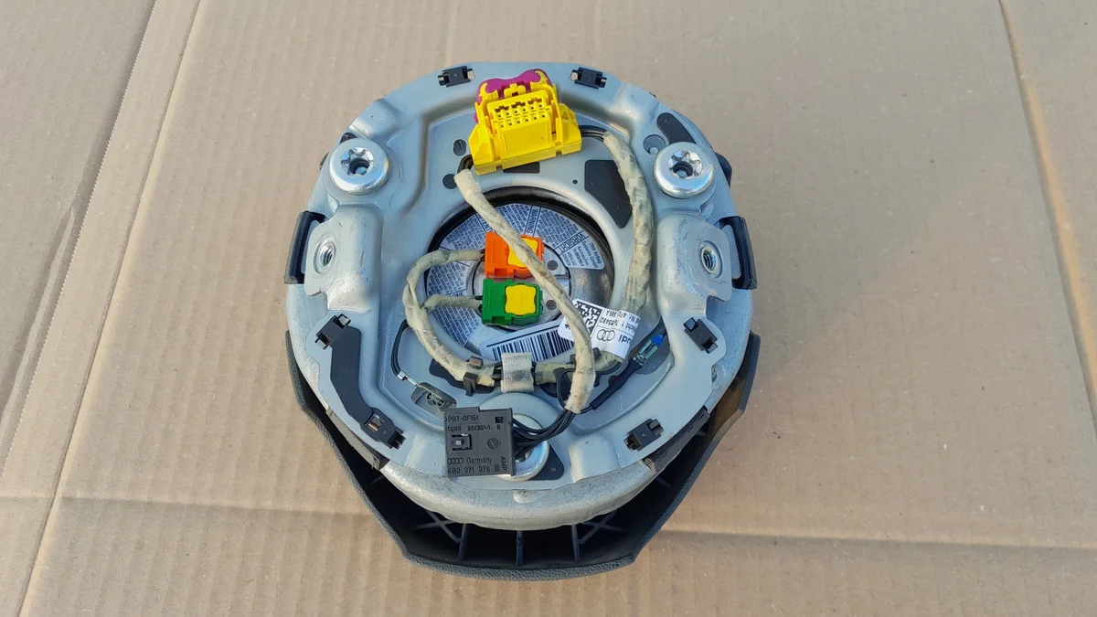 Airbag conducteur Audi A6 C6 4 branches image 7