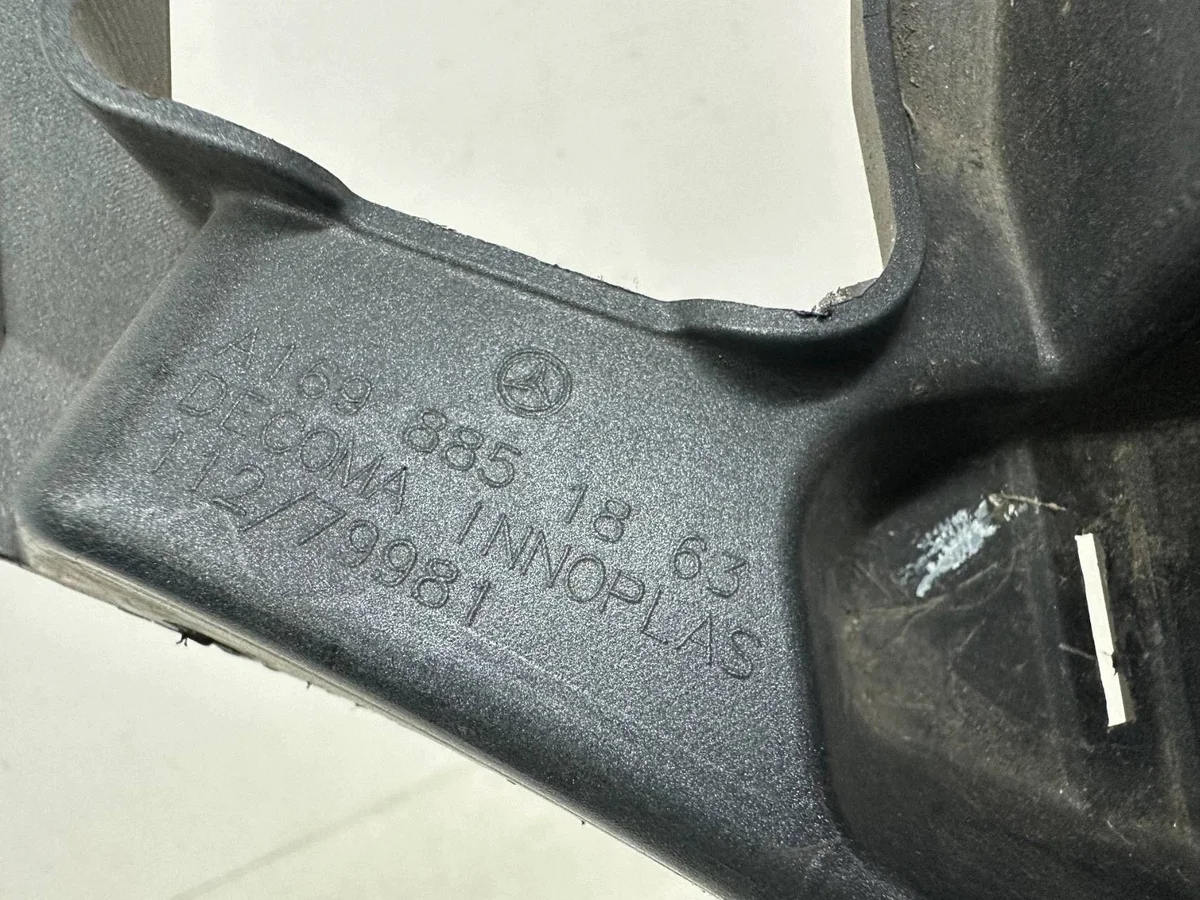 Mercedes W169 etupuskurin kiinnike image 4
