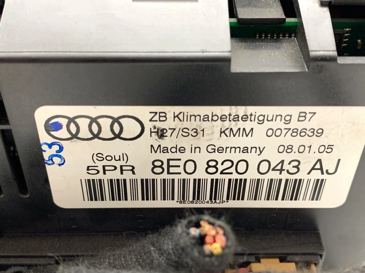 Audi A4 B7 Climate Control Panel 8E0820043AJ image 3