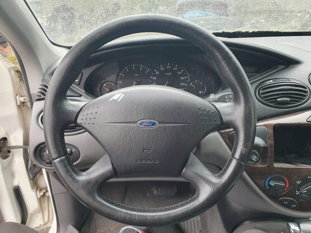 Ford Focus MK1 nahkainen ohjauspyörä