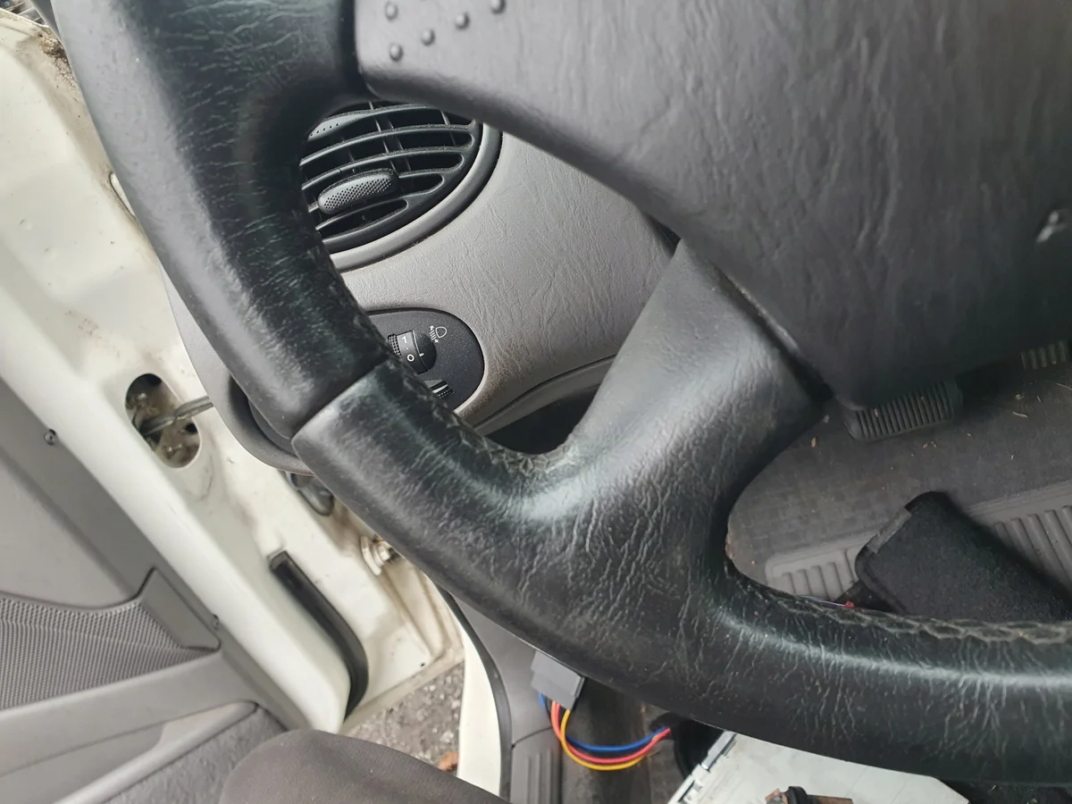 Ford Focus MK1 nahkainen ohjauspyörä image 3