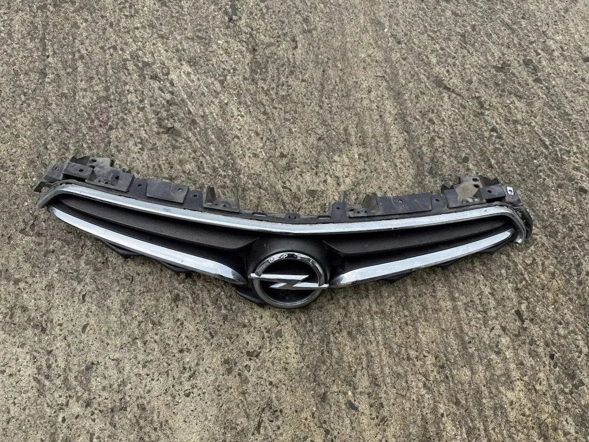 Opel Mokka X Rejilla Frontal Usada 475498858