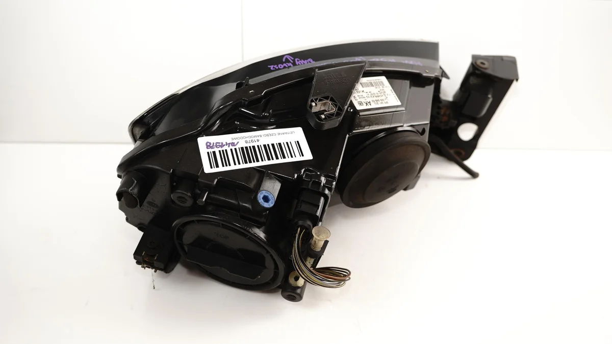 Audi A3 8P Left Headlight 1602250926 Used image 3