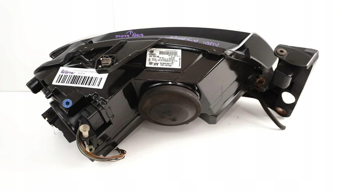 Audi A3 8P Left Headlight 1602250926 Used image 4