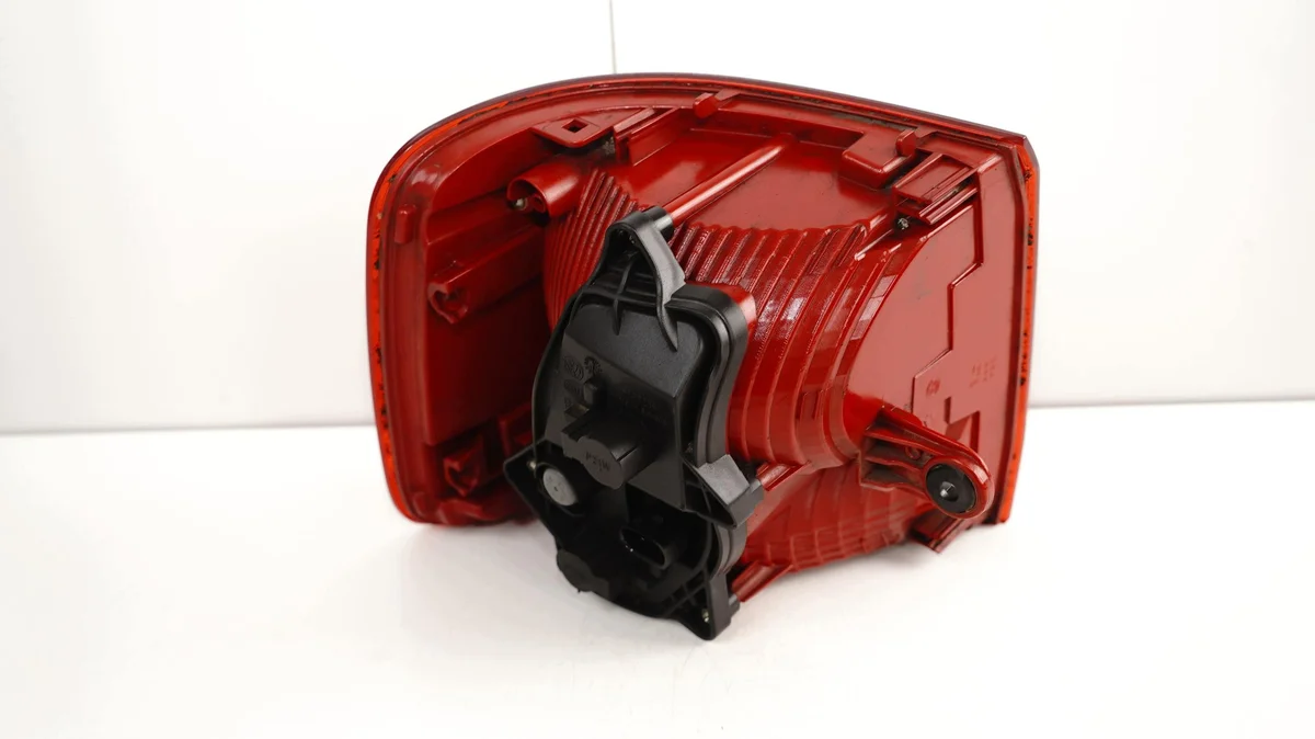 Luz trasera derecha VW Touran 1T3 (10-16) image 5