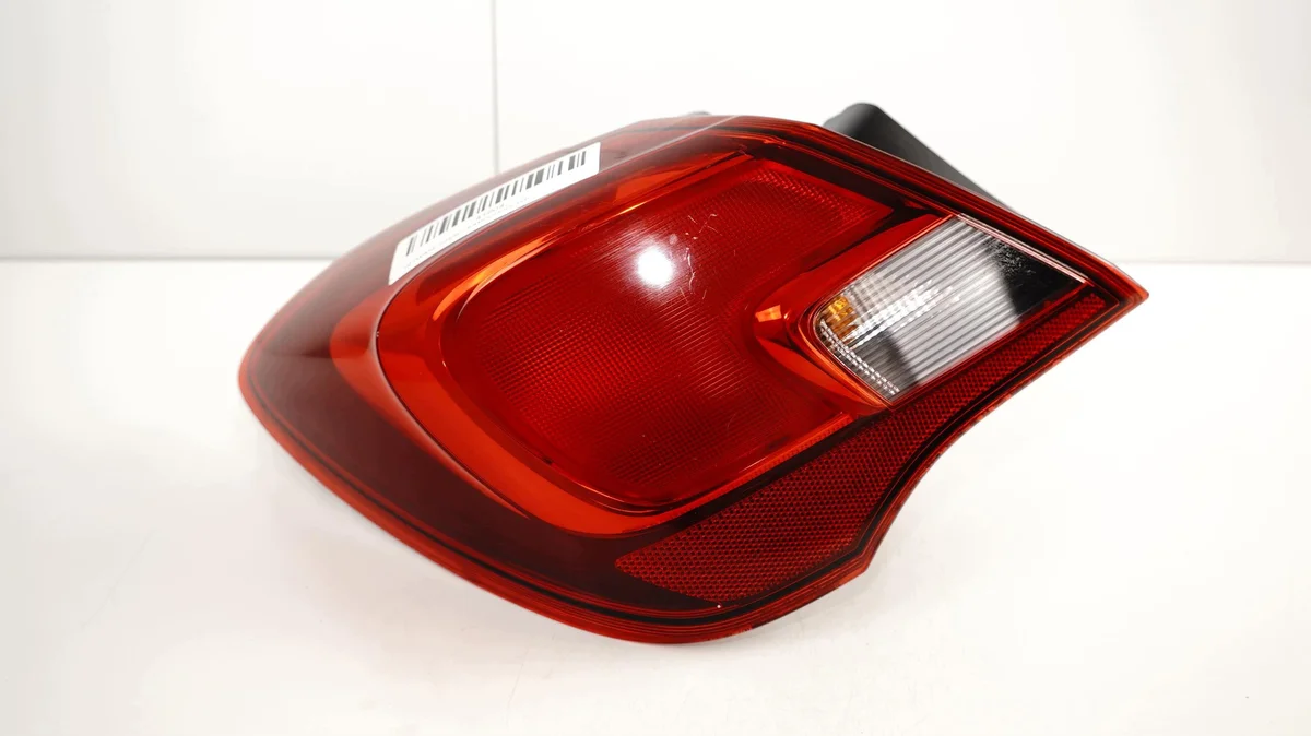 Lanterna Traseira Esquerda Opel Corsa E 14-19
