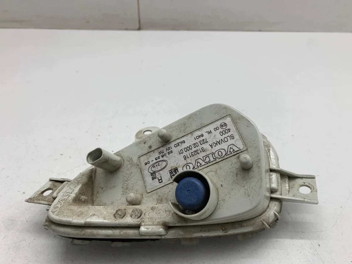 Volvo V40 Front Right Halogen Headlight image 3