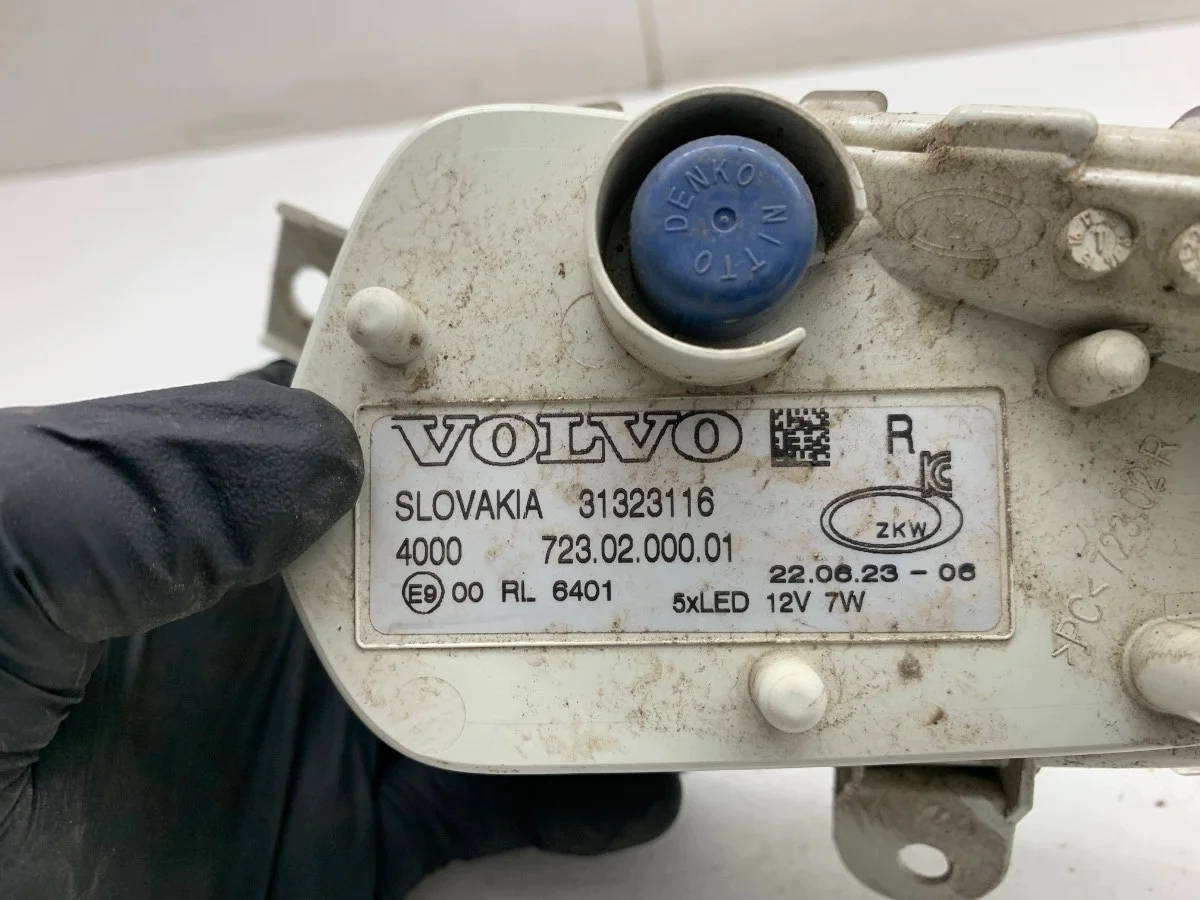 Volvo V40 Front Right Halogen Headlight image 5