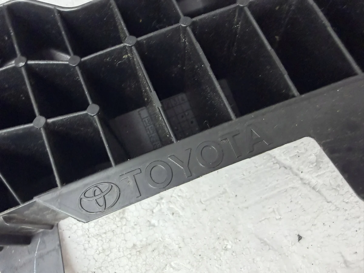 Toyota Corolla E21 Viga Frontal Inferior Usada image 6