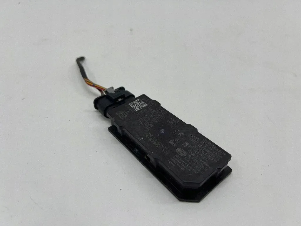 Amplificador Antena VW Golf 5WA962133B Usado
