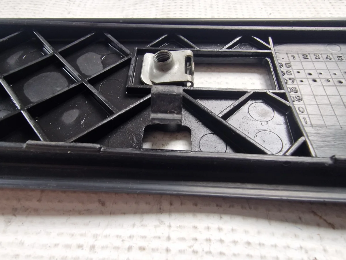 Toyota RAV 4 IV Support Plaque Immatr. Avant image 8