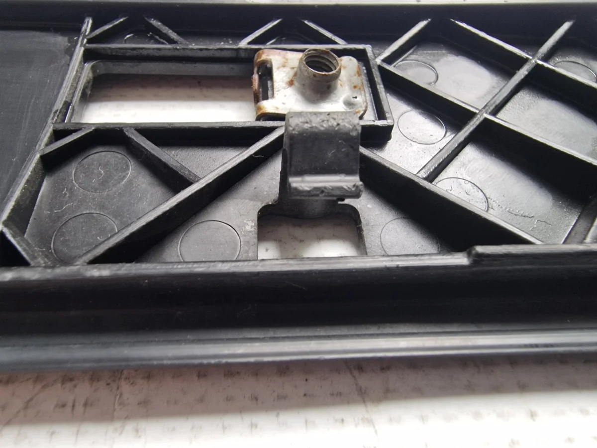 Toyota RAV 4 IV Support Plaque Immatr. Avant image 9