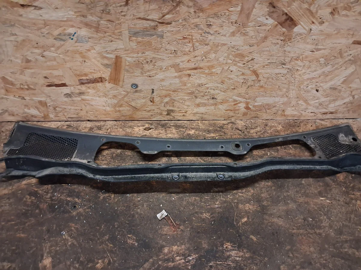 Volvo V40 Cross Country Under Wiper Panel Used