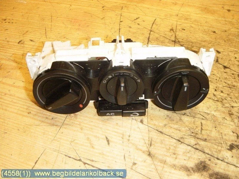 Painel de Climatização Skoda Octavia Mk1 1U0820045G
