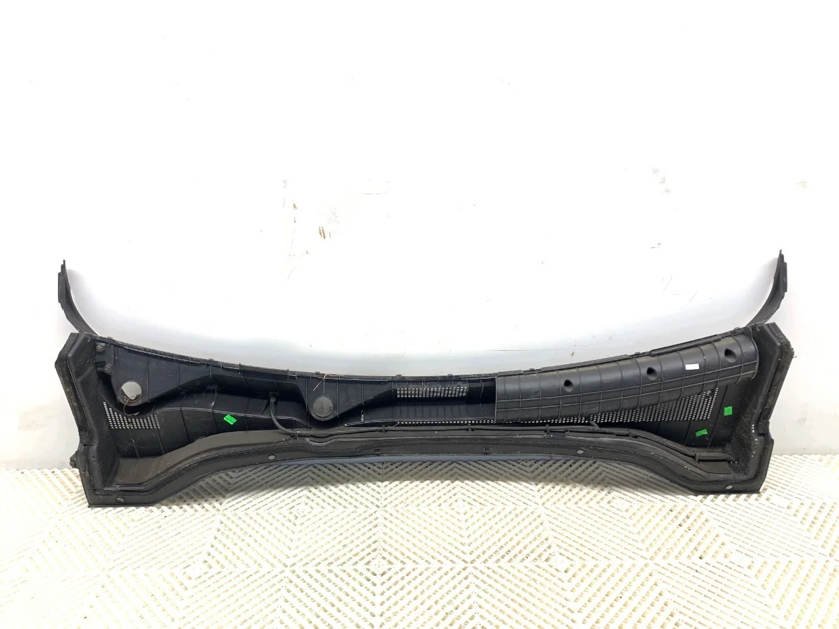 Kia Sportage IV Windshield Trim Used