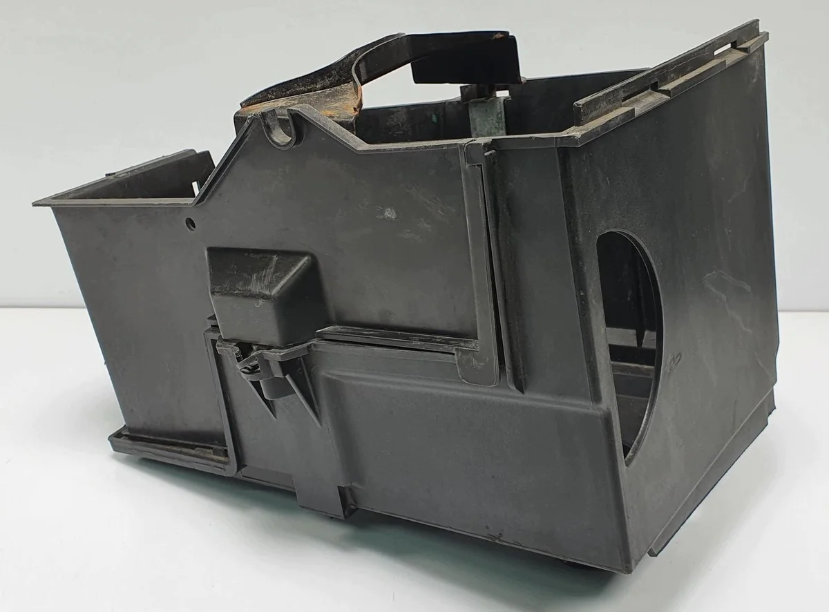 Base da bateria Volvo C70 II usada image 3