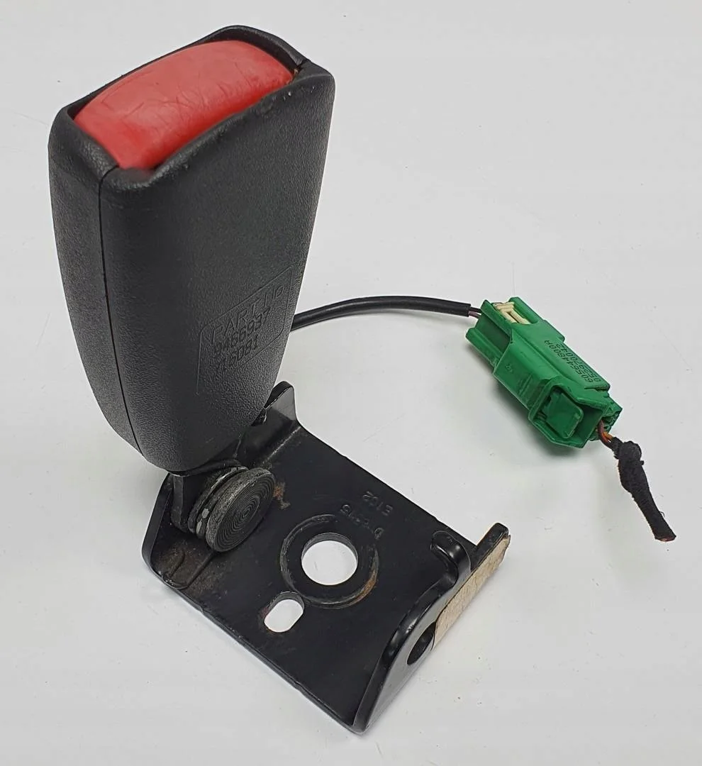 Volvo C70 Fecho Cinto Segurança Traseiro Direito OEM 9466937