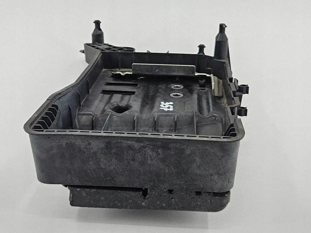 Audi Q3 83A Batteriegehäuse 2.0 TFSI 5QF915325B image 3