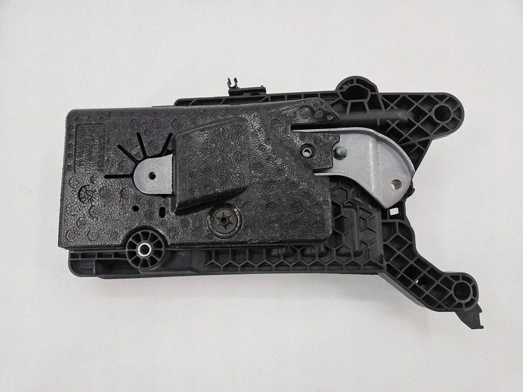Audi Q3 83A Batteriegehäuse 2.0 TFSI 5QF915325B image 6
