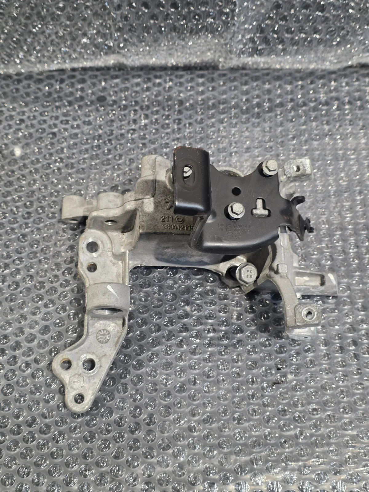 Mounting Bracket 9804121180 for Citroen Peugeot