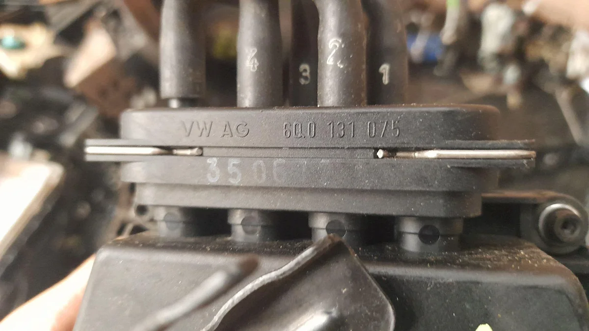 Válvula Magnética VW Jetta V 6Q0131075 image 3