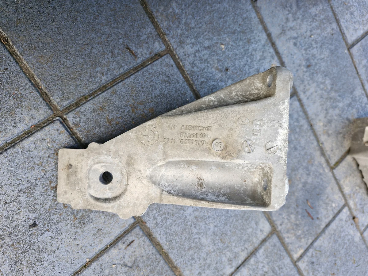 BMW Motorlagerung 6850750 gebraucht