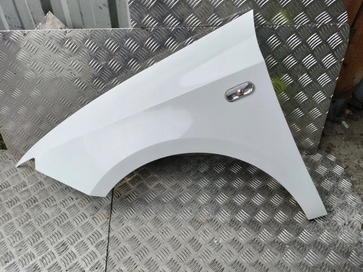 Aile avant gauche Seat Ibiza IV 6J (LB9A)
