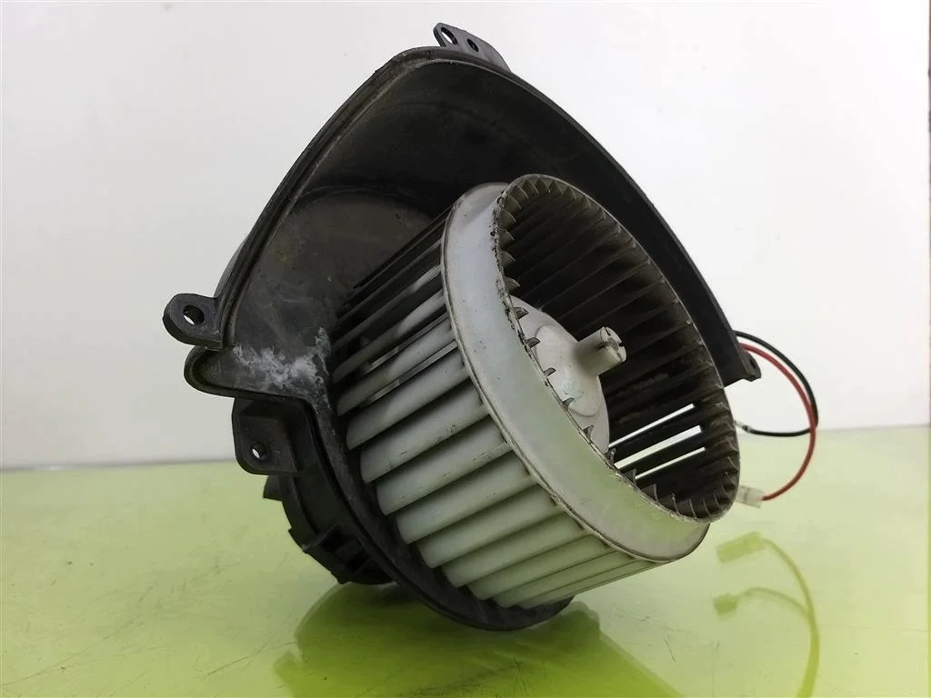 Puhallin Opel Astra H 2004-2013 52407543