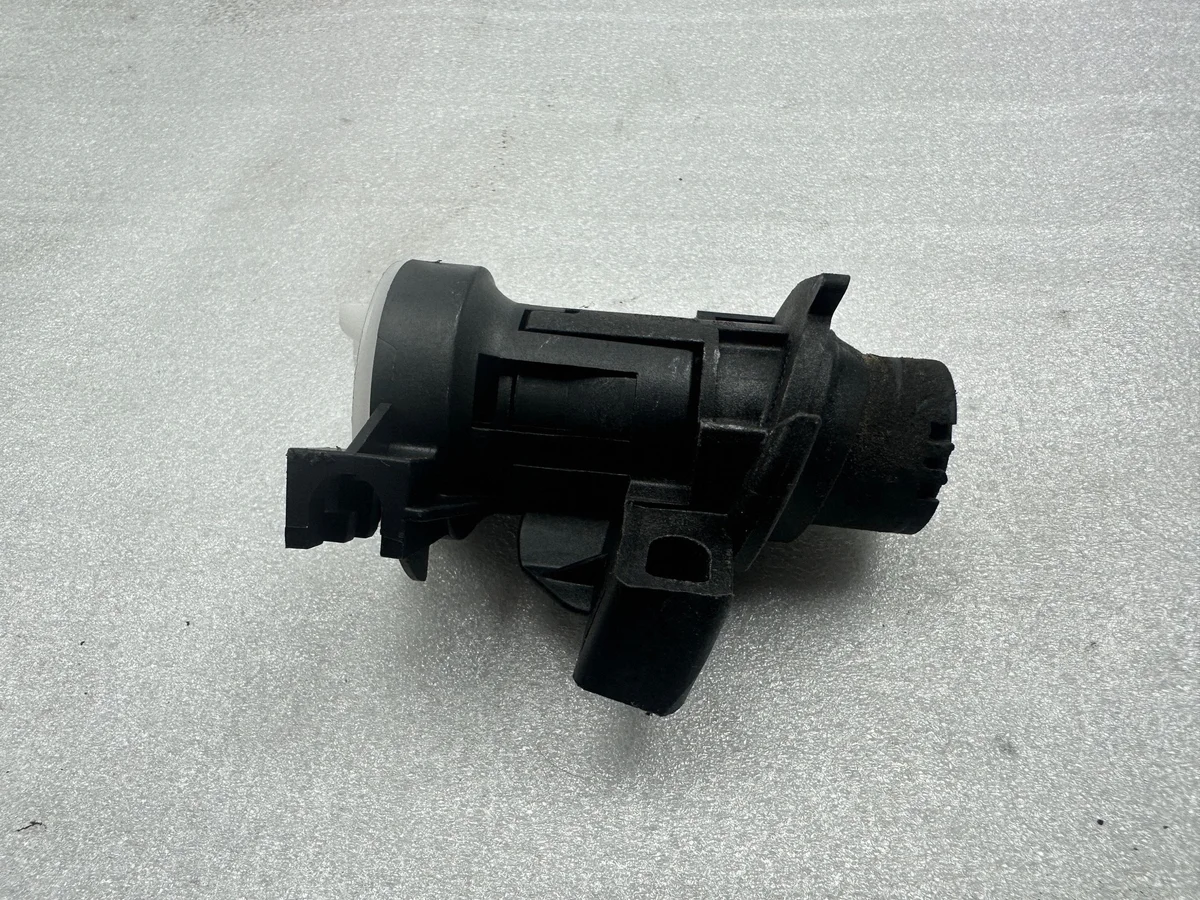 Serrure coffre Mercedes-Benz C W205 A204750061