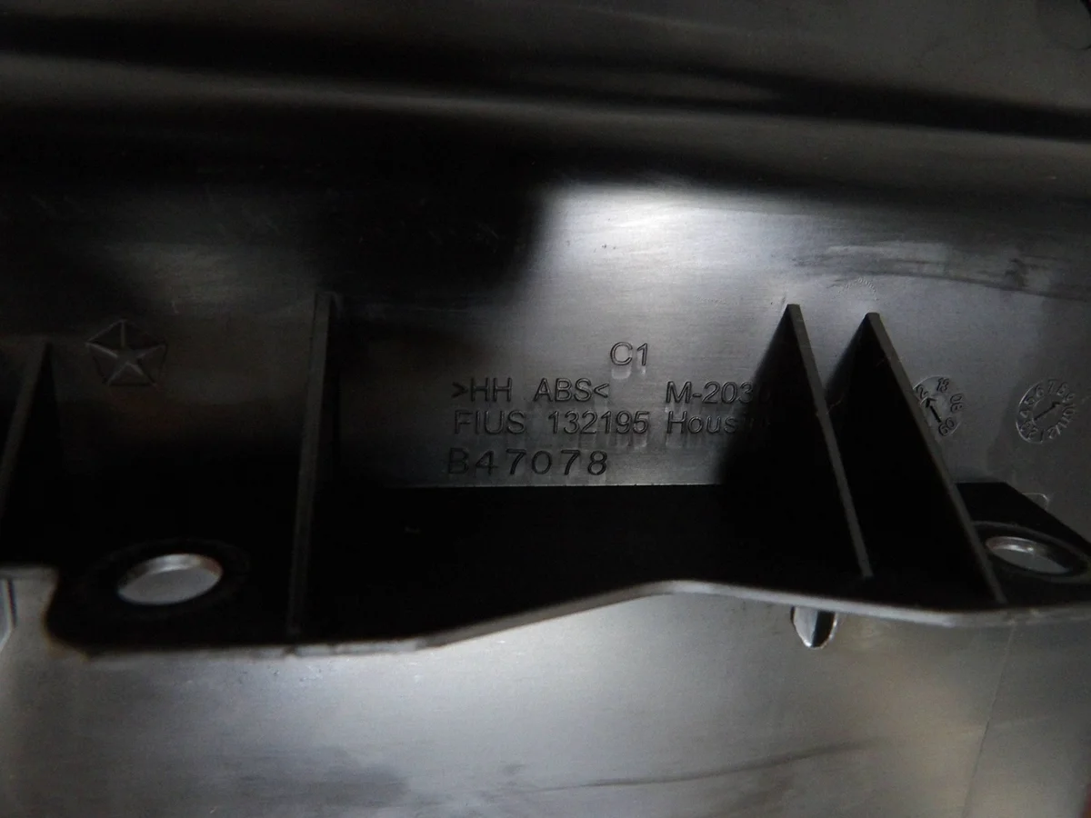 Cenicero Consola Jeep Grand Cherokee WK2 Usado image 6