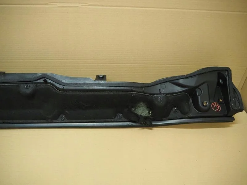 Renault 668107547R Lower Windshield Panel - Used image 6