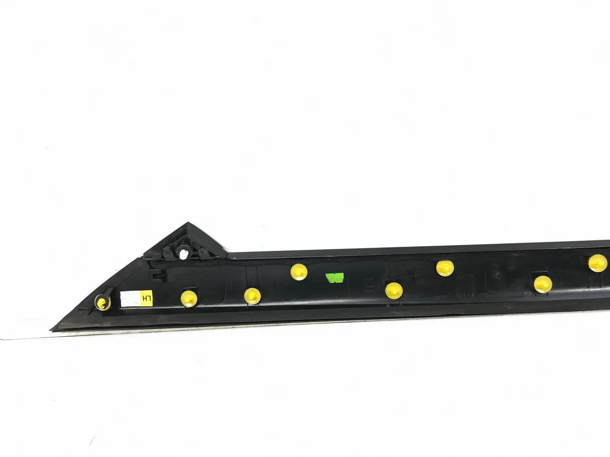 Front Windshield Trim Left Yaris Cross image 7