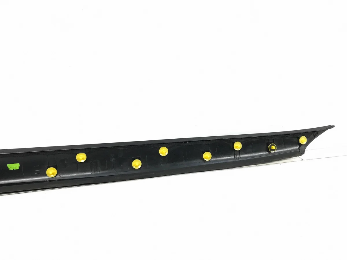 Front Windshield Trim Left Yaris Cross image 8