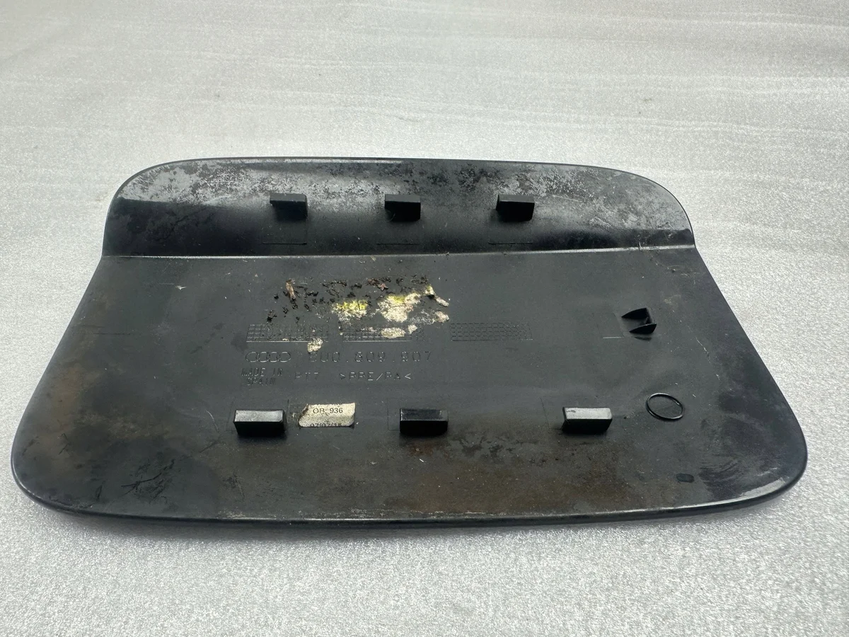 Audi Q3 8U 2015 Fuel Flap 8U0809907 image 3