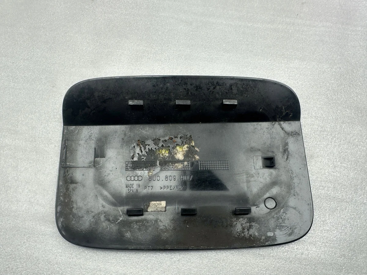 Audi Q3 8U 2015 Fuel Flap 8U0809907 image 4