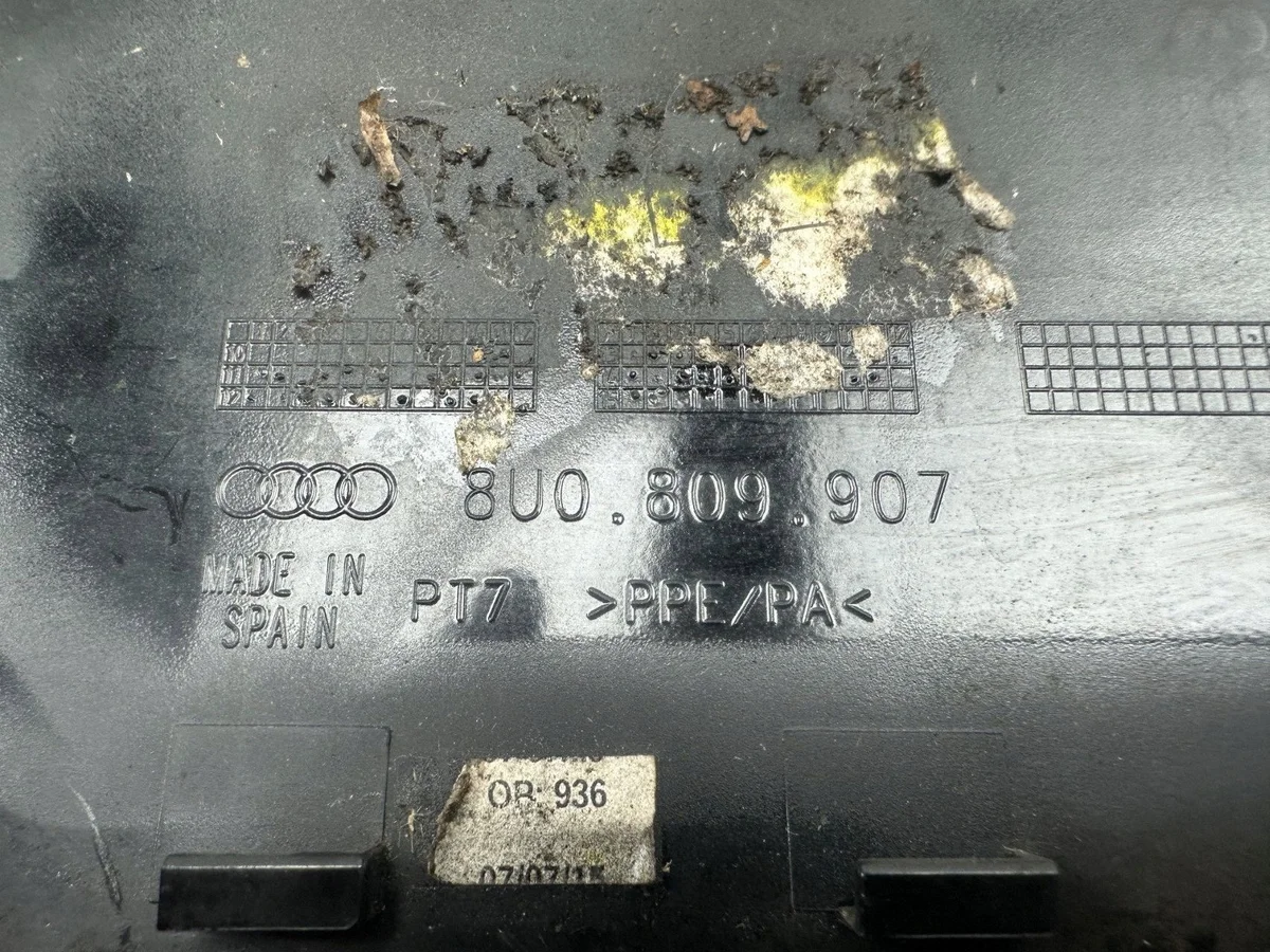 Audi Q3 8U 2015 Fuel Flap 8U0809907 image 5