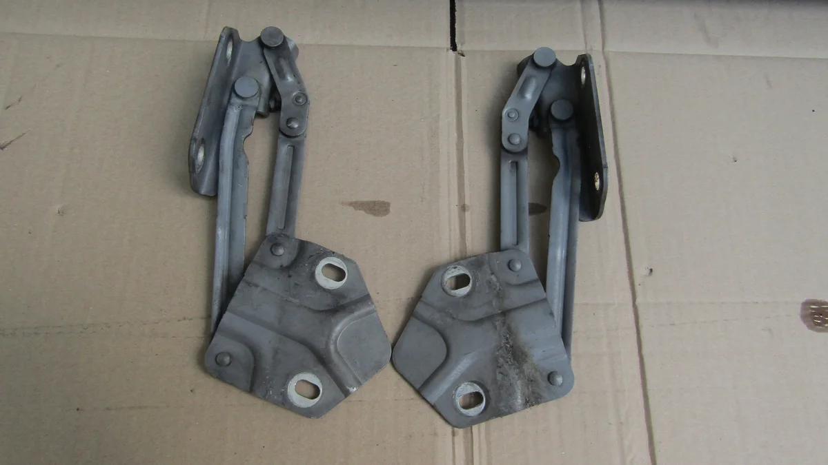 Cerniere Cofano VW Caddy 3 LIFT LA7W Usato