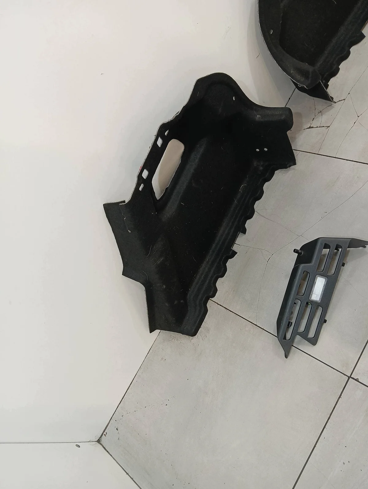 Seitenverkleidung Kofferraum Peugeot 208 II links/rechts image 3