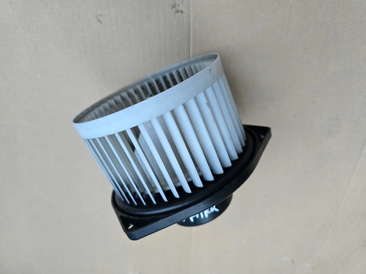 Puhallin Chevrolet Spark M300