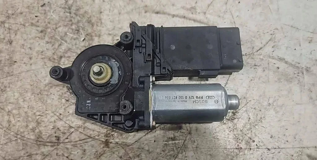 Motorino tergicristallo Passat B5 Destra Usato