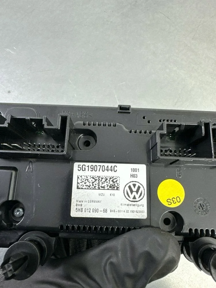 Volkswagen Climate Control Unit 5G1907044C image 9