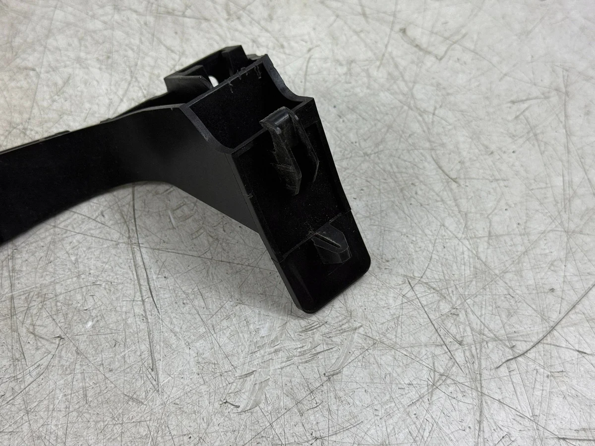 Peugeot 508 Fäste dörrpanel höger 9686309580 image 3