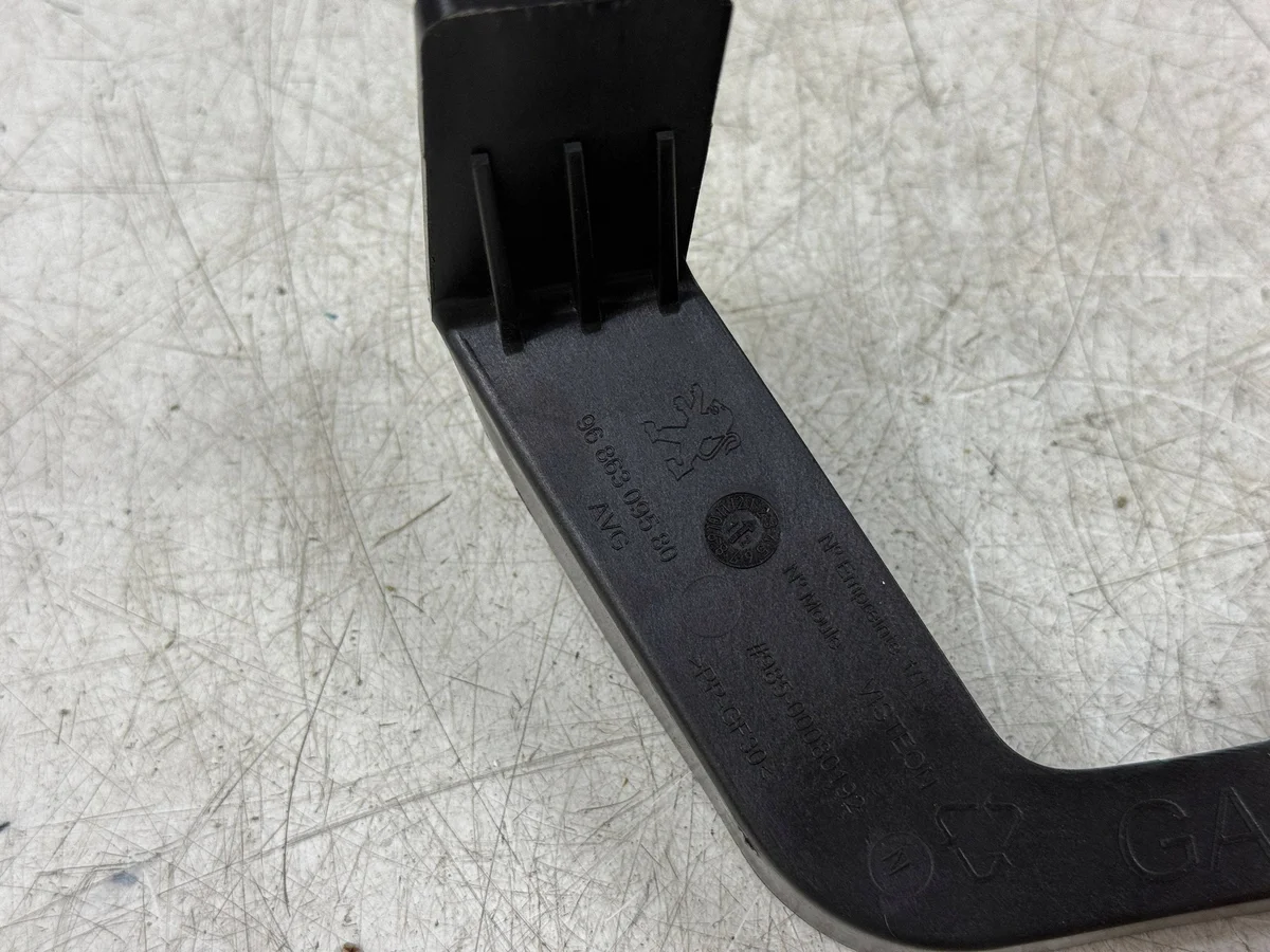 Peugeot 508 Fäste dörrpanel höger 9686309580 image 4