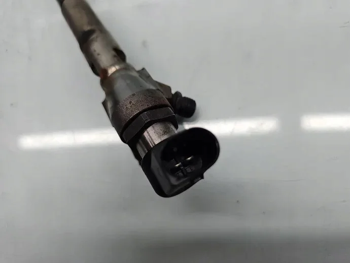 Inyector Nissan Qashqai 166006212R Usado image 4