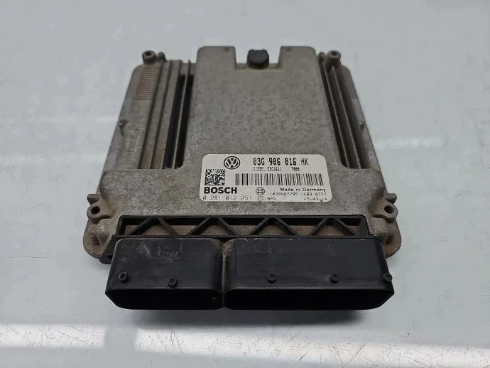 Ohjainyksikkö ECU VW Touran 03G906016HK