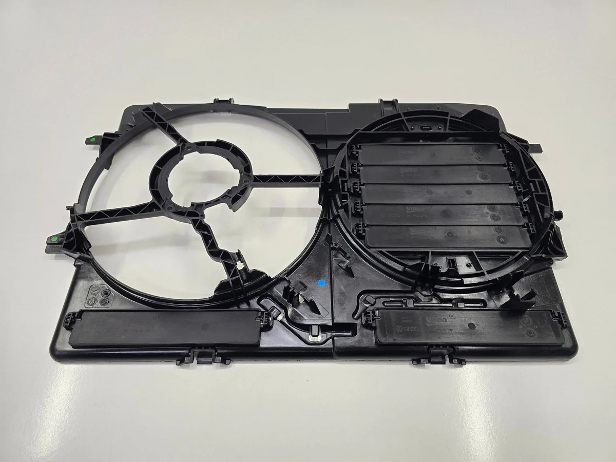 Obudowa wentylatora Audi A4 A5 Q5 Q3 8K0121003Q